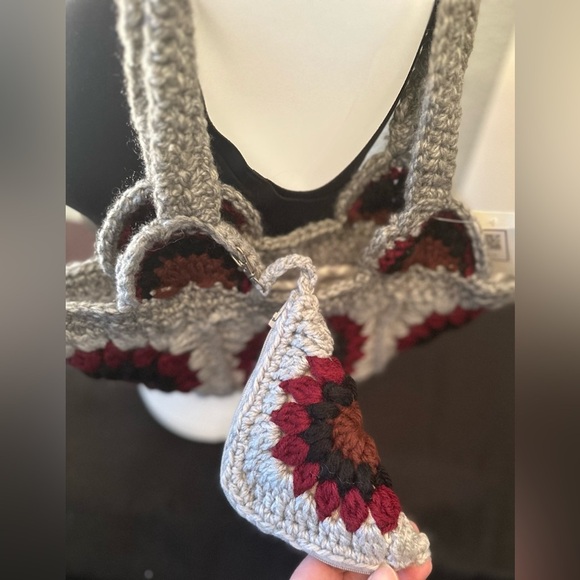 Handmade crochet granny square shoulder bag and matching wallet-lined - Picture 2 of 7